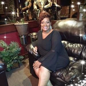 Meet your Posher, Monique